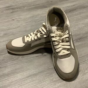 Puma graviton sneakers tan & off white size 10